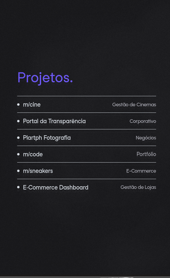Seção de projetos — lista categorizada à esquerda com preview à direita